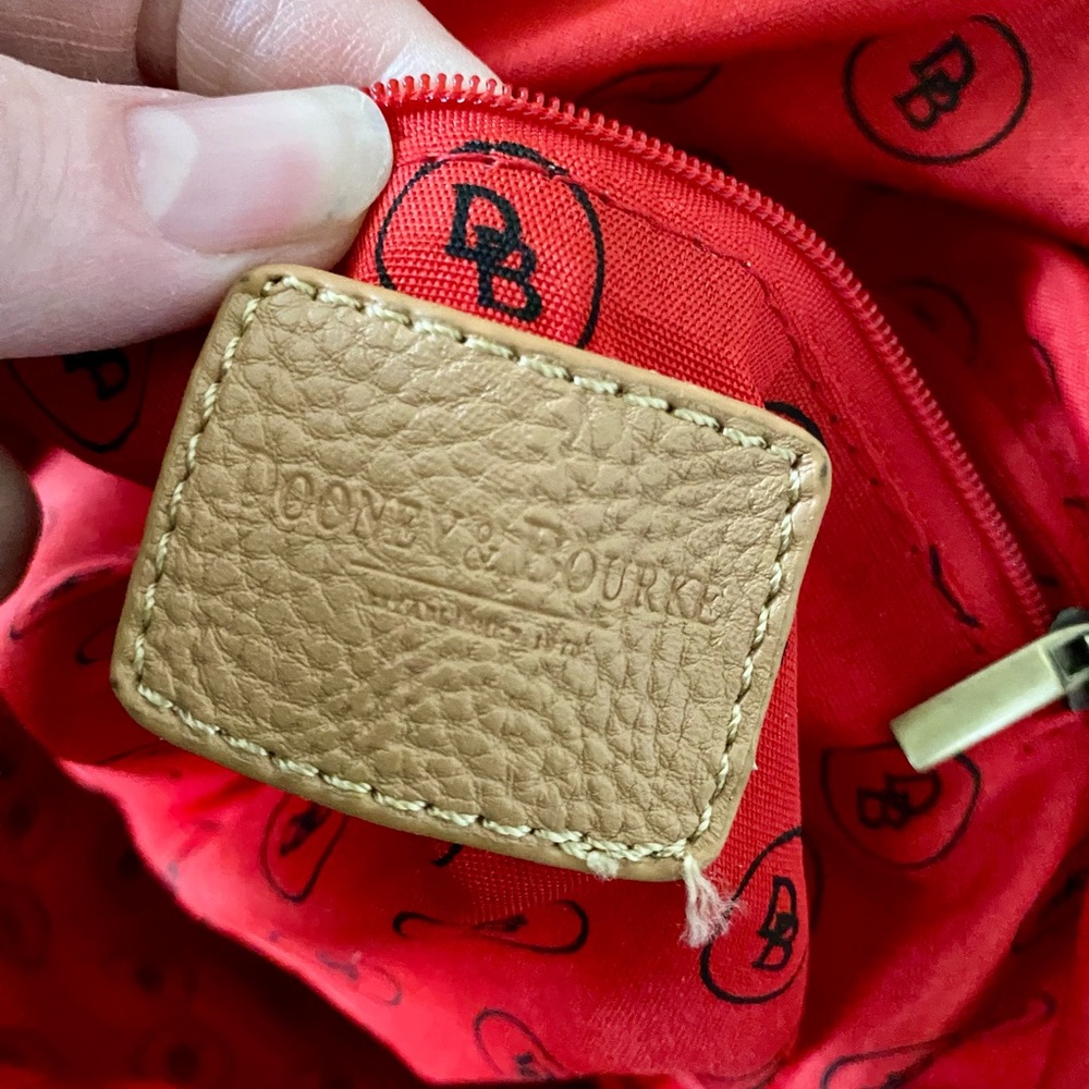 Dooney & Bourke Y2K-ERA. handles are peeling along with other spots see photos. - Picture 8 of 16